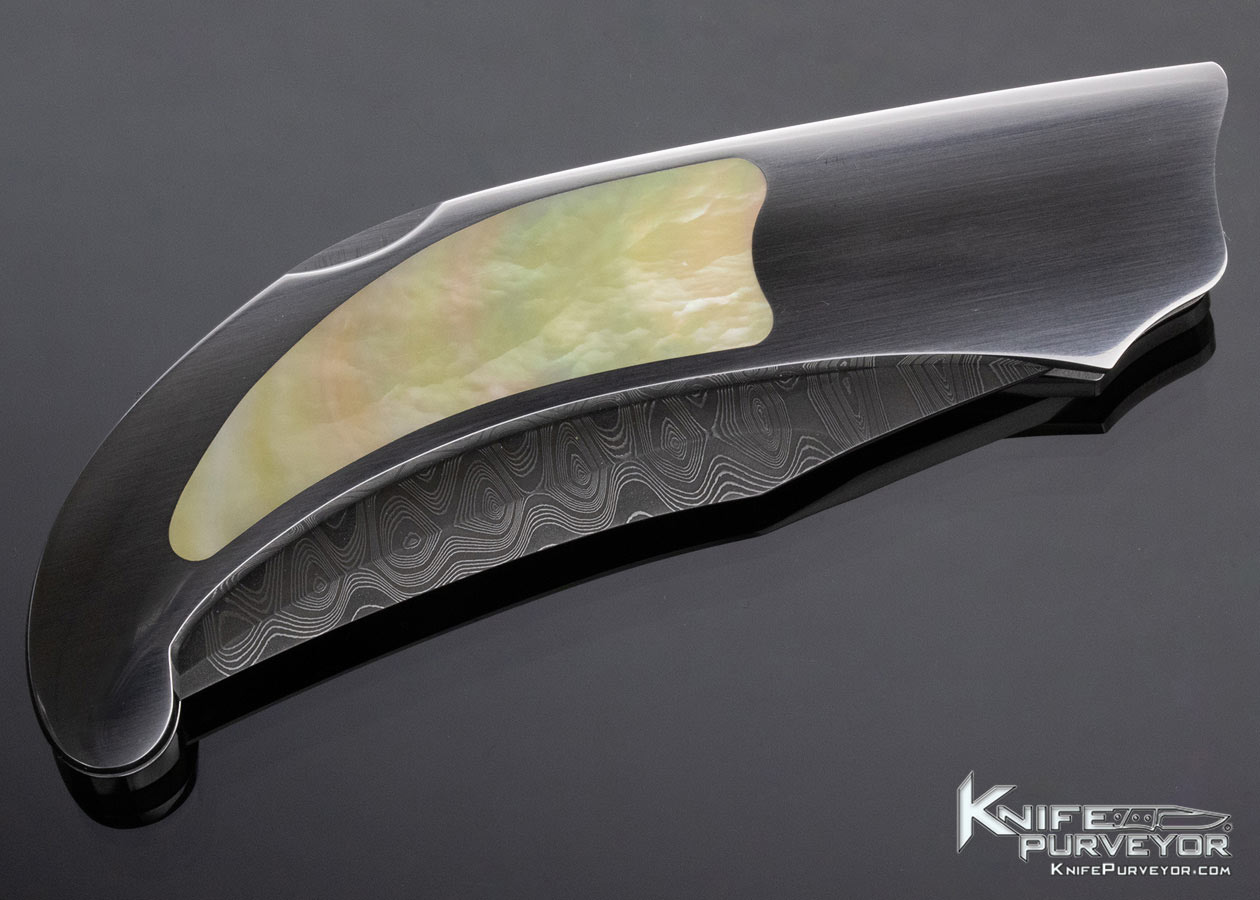 Warren Osborne Custom Knife South Sea Gold Lip Pearl Interframe Lockback with Mike Norris Damascus Blade - Image 5