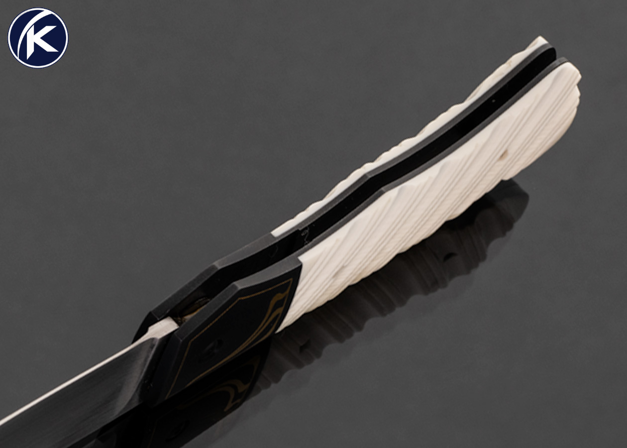 Jim Minnick Custom Knife Fluted Mammoth and Blued Stainless Steel with Gold Inlays Engraved by Joyce Minnick Lockback - Image 5