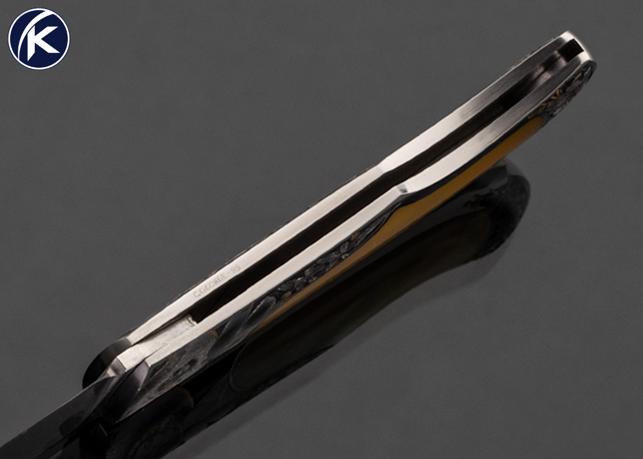 Steve Hoel Custom Knife "2 Vargas Nudes" Gold Lip Pearl Engraved with 24 Kt Gold Inlays by Tim and Christy George - Image 6