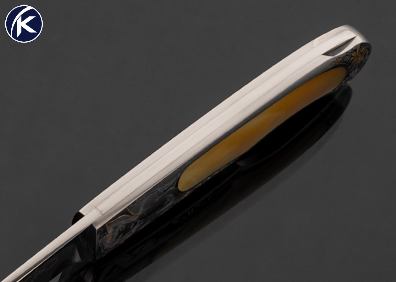 Steve Hoel Custom Knife "2 Vargas Nudes" Gold Lip Pearl Engraved with 24 Kt Gold Inlays by Tim and Christy George - Image 5