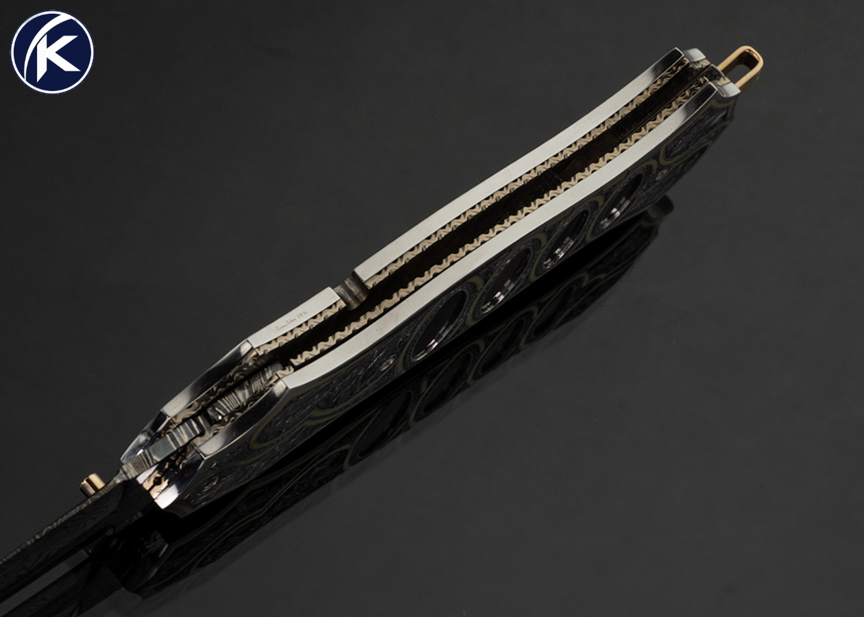 Jerry Corbit Custom Knife Robert Eggerling Damascus Black Lip Pearl Multi Interframe Linerlock Dagger Engraved by Bruce Shaw with Gold Inlays and Gold Bale - Image 5
