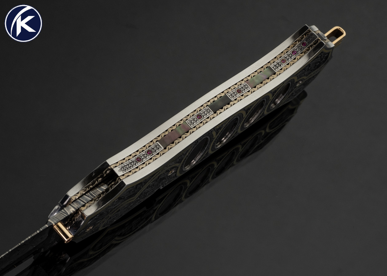 Jerry Corbit Custom Knife Robert Eggerling Damascus Black Lip Pearl Multi Interframe Linerlock Dagger Engraved by Bruce Shaw with Gold Inlays and Gold Bale - Image 4