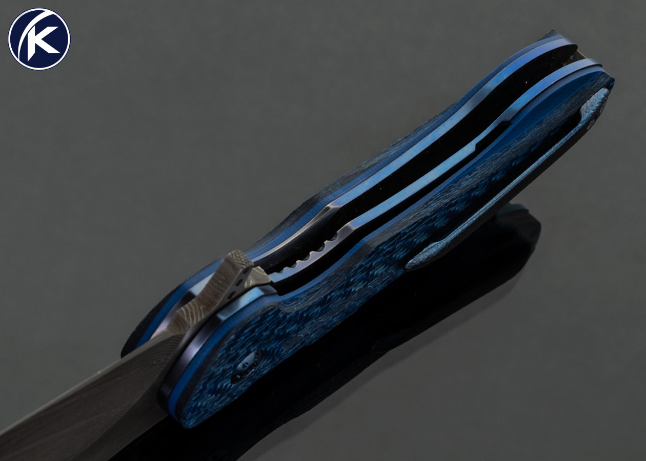 JD Van Deventer Custom Knife Kenpachi Damascus with Blue Twill Carbon Fiber and Blue G10 Flipper - Image 5