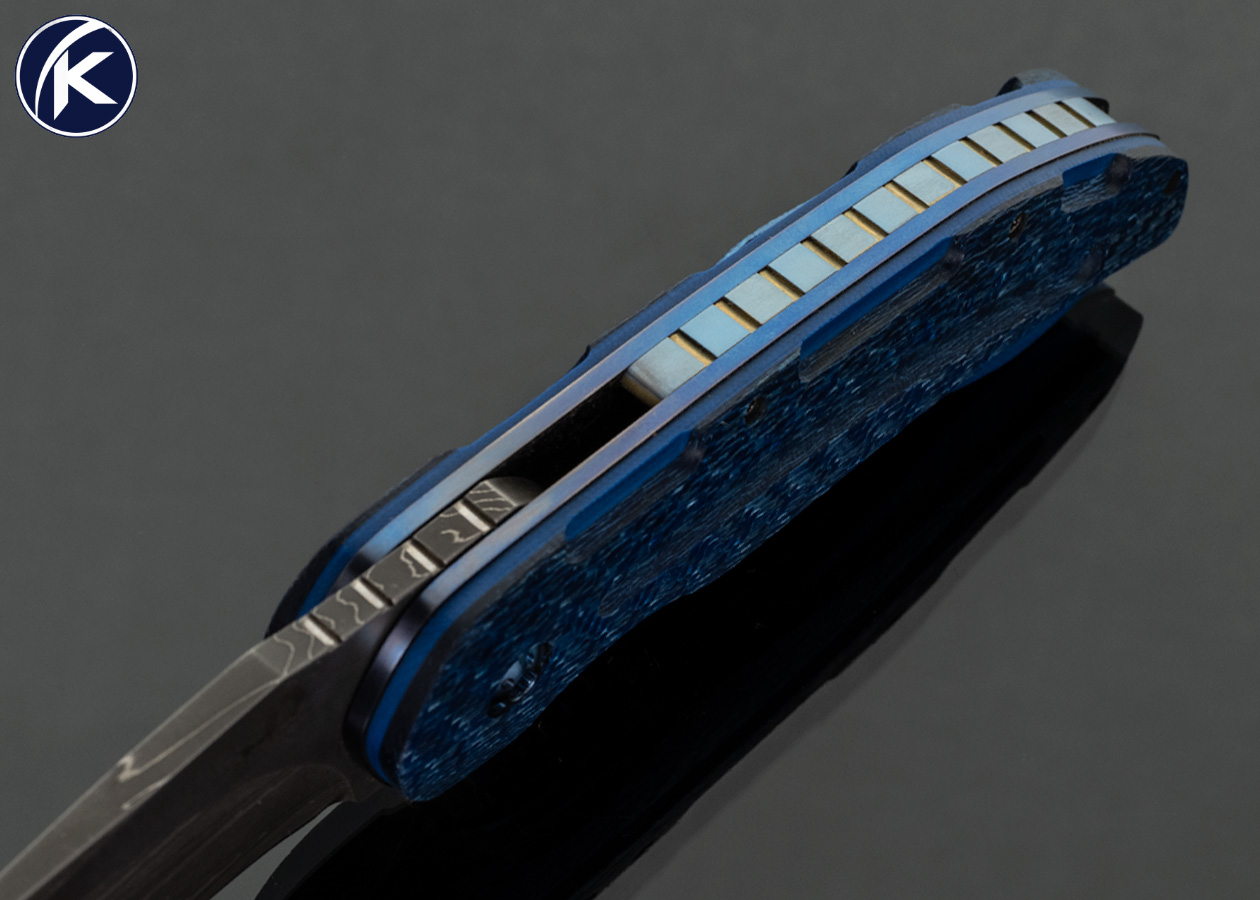 JD Van Deventer Custom Knife Kenpachi Damascus with Blue Twill Carbon Fiber and Blue G10 Flipper - Image 4