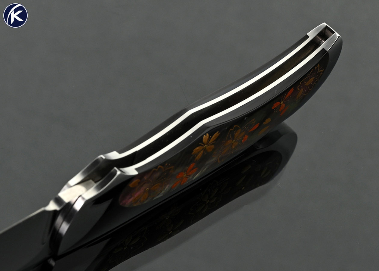 Shun-Fujikawa-Custom-Knife-Blacklip-Tahitian-Pearl-Shell-Semi-Interframe-with-24Kt-Gold-Makie-Overlays-Lockback-