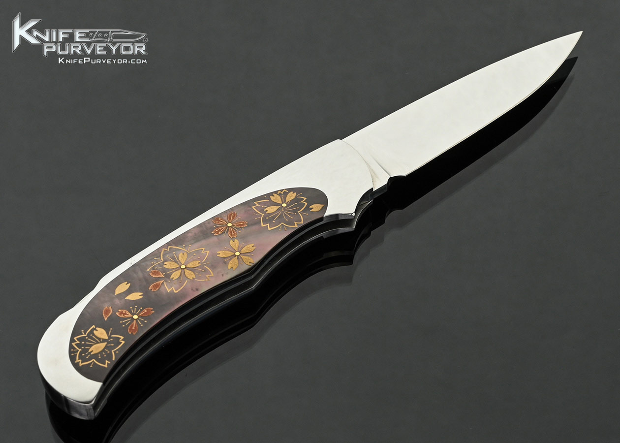 Shun-Fujikawa-Custom-Knife-Blacklip-Tahitian-Pearl-Shell-Semi-Interframe-with-24Kt-Gold-Makie-Overlays-Lockback-