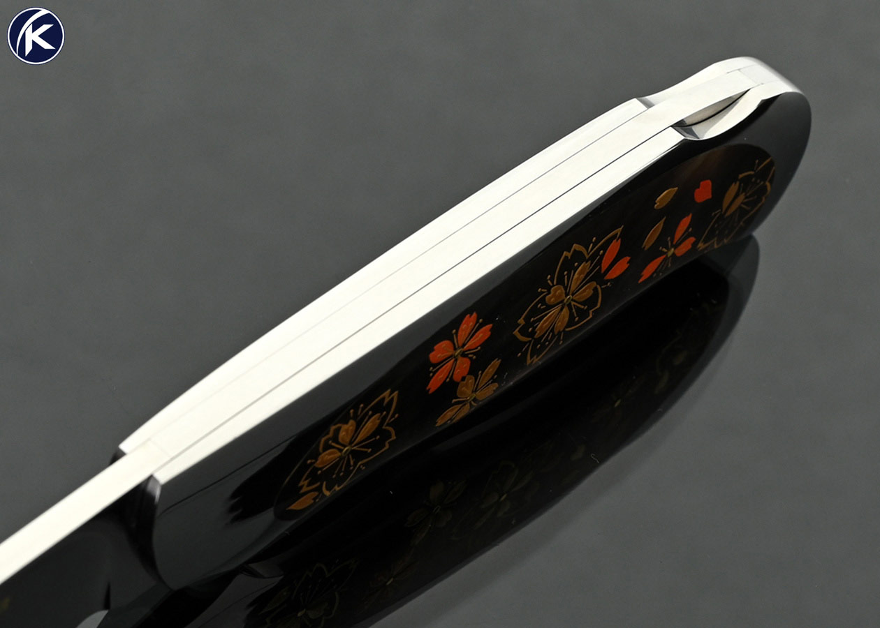 Shun-Fujikawa-Custom-Knife-Blacklip-Tahitian-Pearl-Shell-Semi-Interframe-with-24Kt-Gold-Makie-Overlays-Lockback-