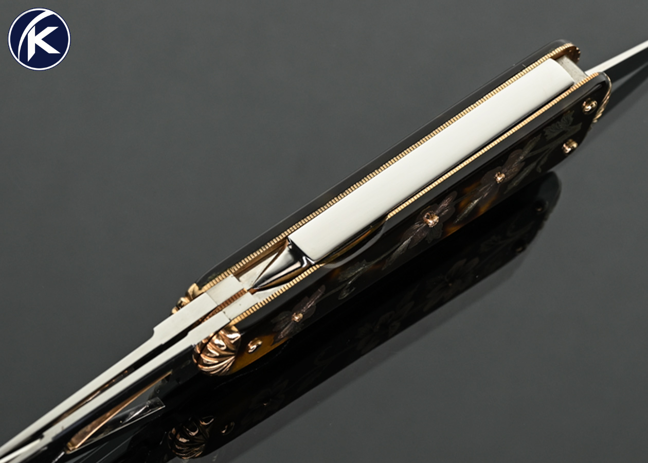 C. Gray Taylor Custom Knife Amber and 14Kt Gold 3 Bladed Candle End Lobster Pattern Slip Joint Engraved by Tim George with Handmade Box - Image 4