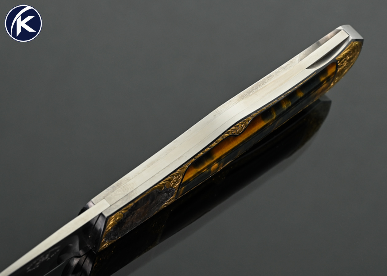 Steve Hoel Custom Knife Tiger Eye Interframe Coke Bottle Lockback Engraved by Lee Griffiths with 24Kt Gold Inlays - Image 5