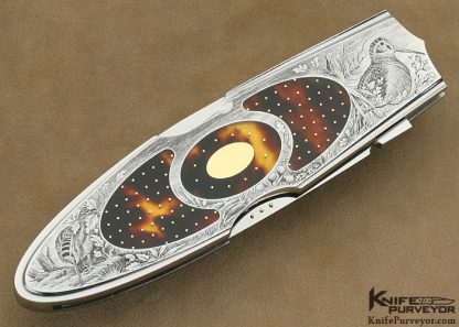 Antonio Fogarizzu Custom Knife Pique Exotic Material Interframe with 18Kt Gold Escutcheon Lockback Dagger Engraved by Gianfranco Pedersoli - Image 3