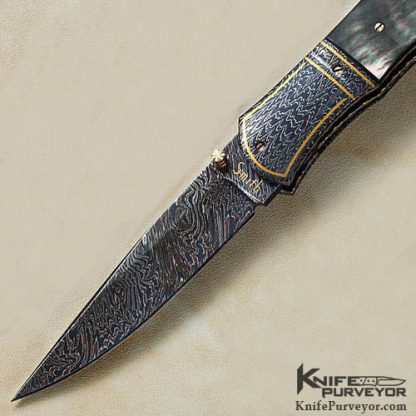 John W. Smith Custom Knives Blacklip Tahitian Pearl Shell Linerlock with Blued Sole Authorship Damascus with 24 Kt Gold Inlays - Image 2