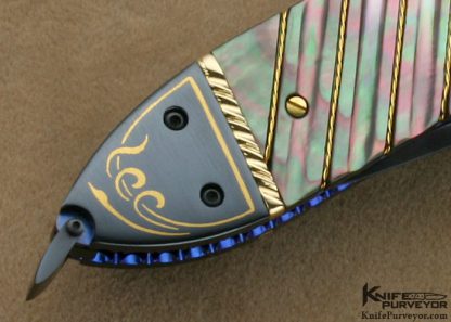 Jim and Joyce Minnick Custom Knife Blued Damascus with 24Kt Gold Inlaid Blued Steel Bolsters and Fluted Black Lip Tahitian Pearl Shell Drop Point Linerlock - Image 4