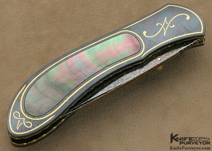 John W. Smith Custom Knife Black Lip Tahitian Pearl Shell Interframe Sole Authorship Damascus with 24Kt Gold Inlays Linerlock - Image 3