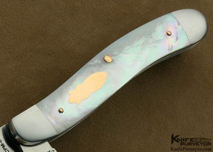 Tom Overeynder Custom Knife Model 26 "Serpentine Trapper" Slip Joint Mother of Pearl Shell with 18Kt Rose Gold Pins & Shield - Image 3